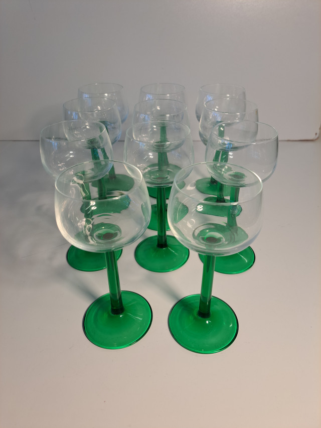 Viinilasit vihreällä jalalla 11kpl