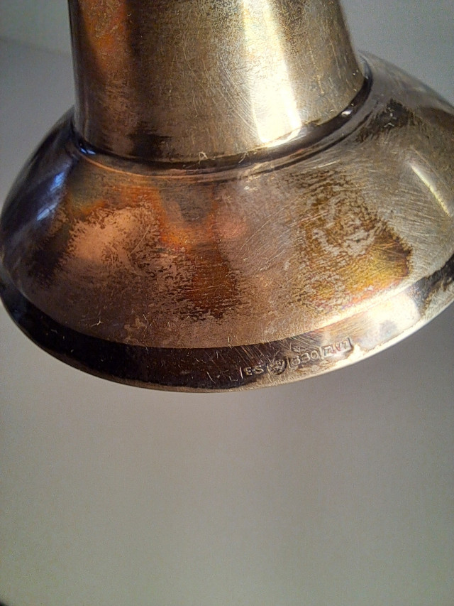 Kristallimaljakko hopeajalalla