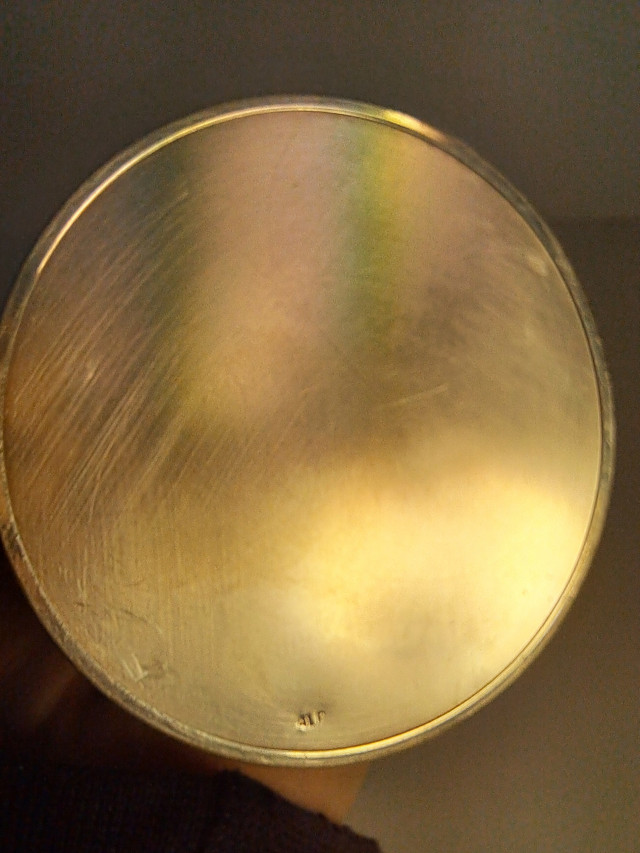 Kristallimaljakko hopeajalalla