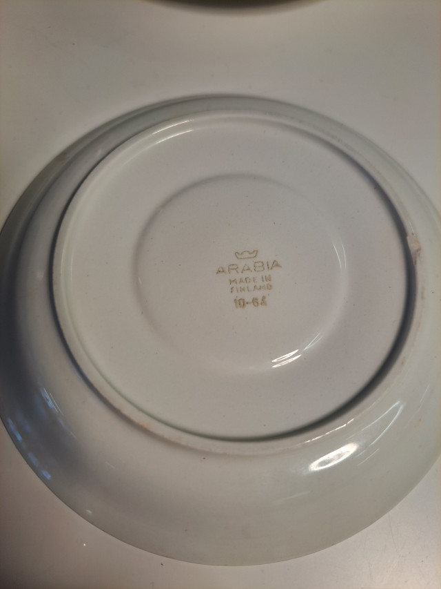 Arabian lautaset ja kupit