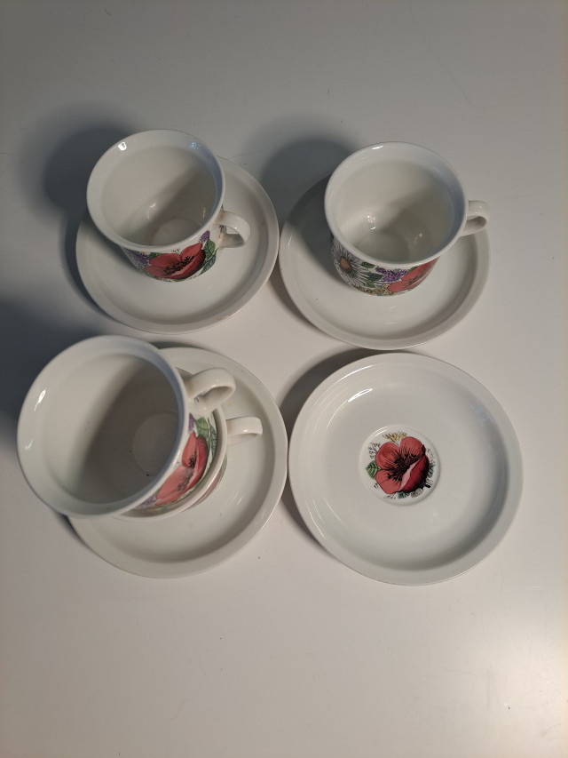 Arabian lautaset ja kupit