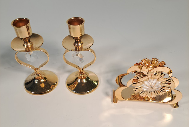 Kynttilänjalat ja servettiteline