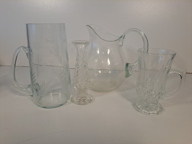 Lasiastiat (Tuoppi+kannu+lasimuki+pieni maljakko)