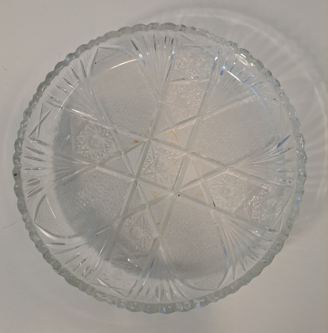 Tarjoiluastia kristallia