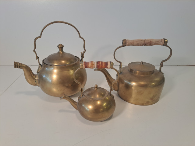 Kolme messinkipannua