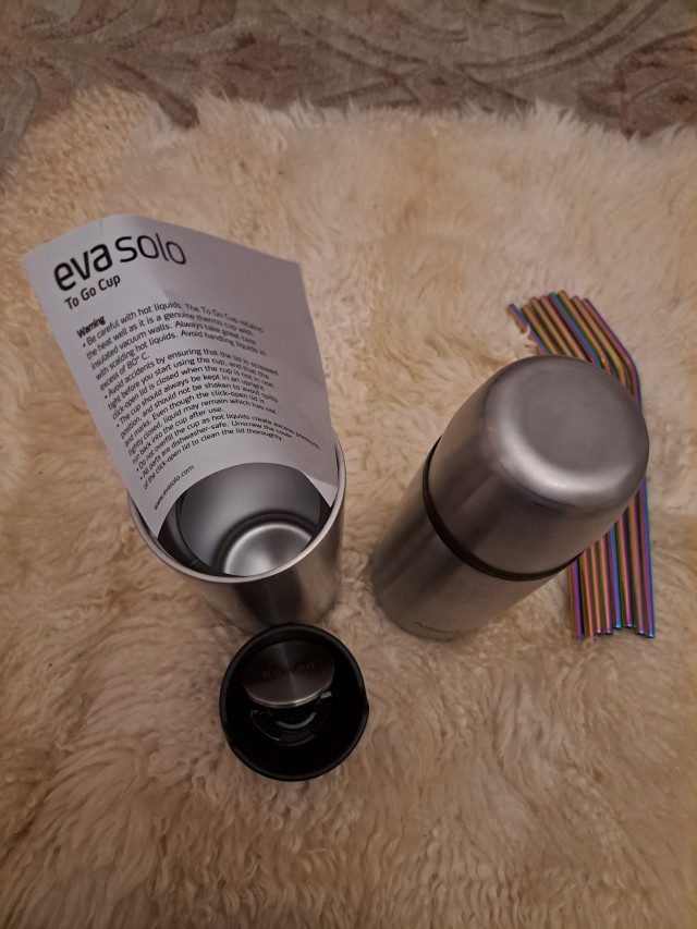 Airam pieni termospullo, käyttämätön termosmuki ja teräspillit 8kpl