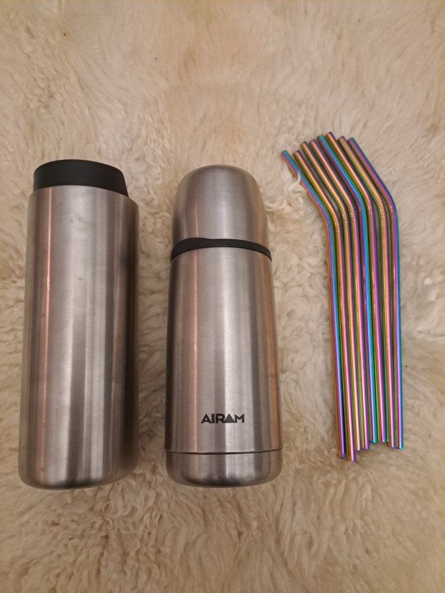 Airam pieni termospullo, käyttämätön termosmuki ja teräspillit 8kpl