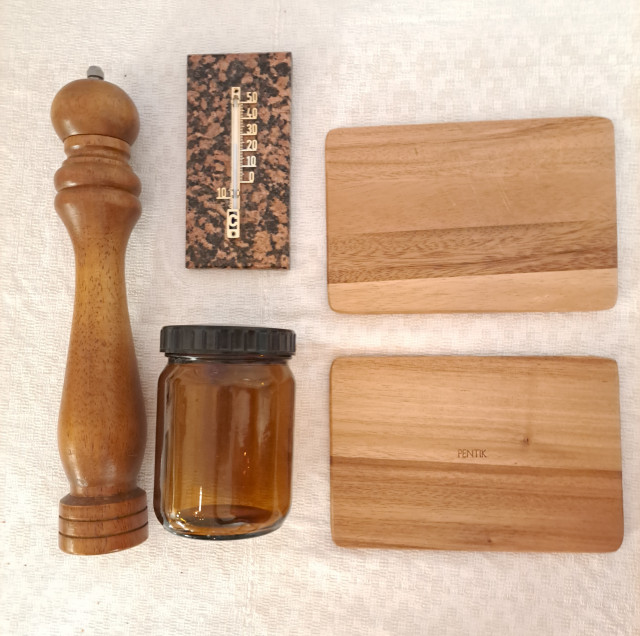 Graniittinen lämpömittari & keittiötavaraa