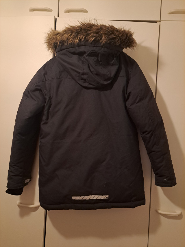 Musta poikien untuvatakki Everest