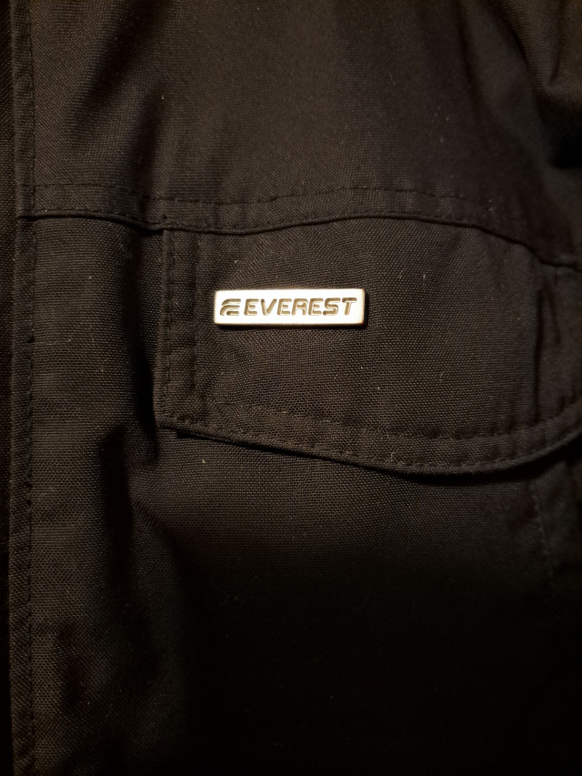 Musta poikien untuvatakki Everest