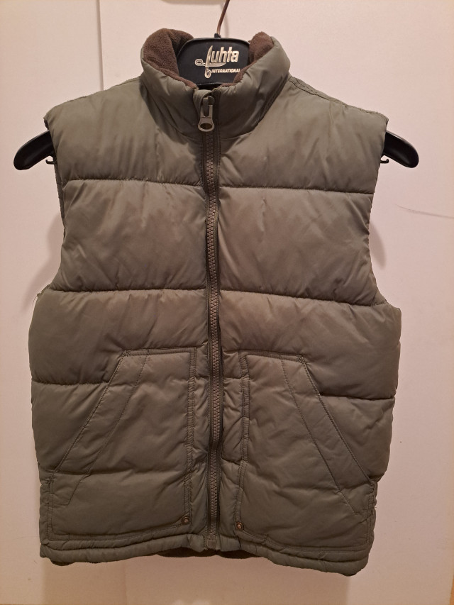 Lasten vihreä toppaliivi koko 148cm