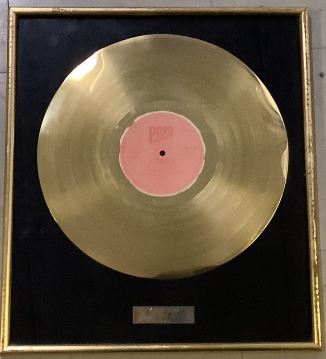 Kultalevy Eppu Normaali vuodelta 1985