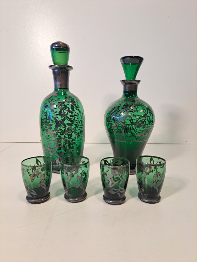 Vintage vihreät Venetsialaiset lasikarahvit ja snapsilasit