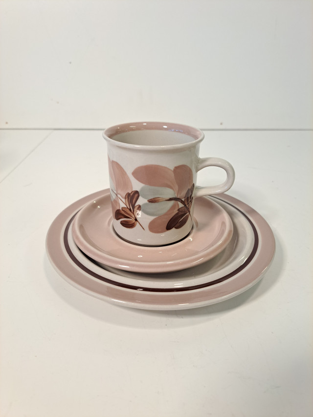 Arabian Koralli kahvikuppi+tassi ja leipälautanen