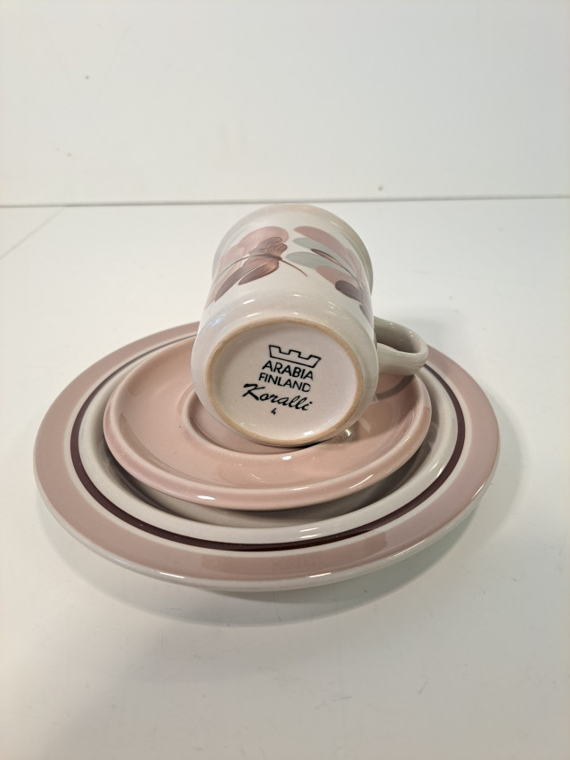 Arabian Koralli kahvikuppi+tassi ja leipälautanen