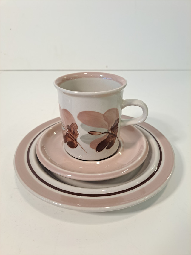 Arabian Koralli kahvikuppi+tassi ja leipälautanen