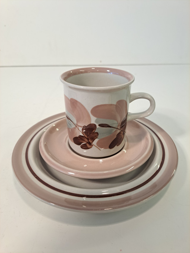 Arabian Koralli kahvikuppi+tassi ja leipälautanen