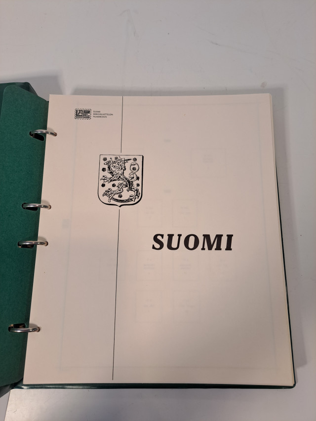 Postimerkkikansio Suomi (merkkejä vuodesta 1882)