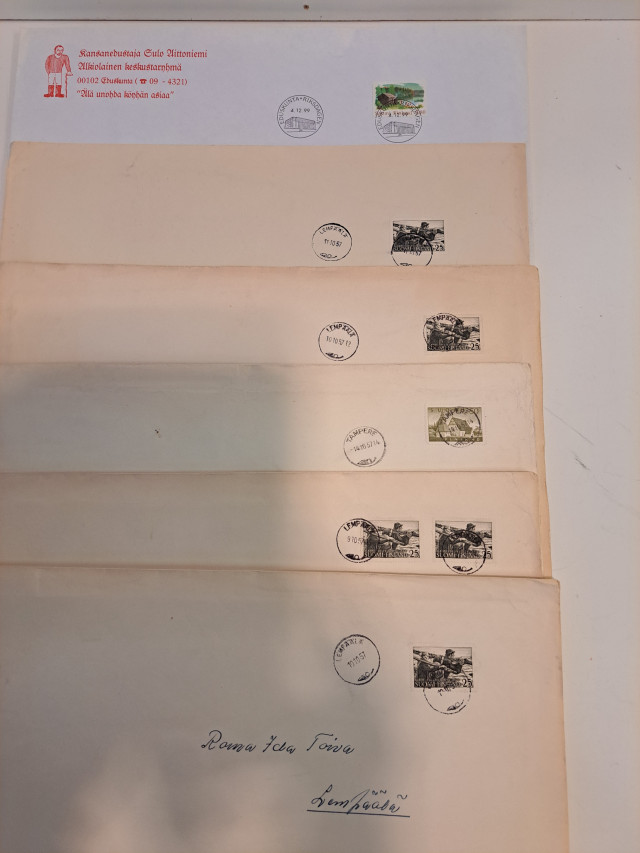 Vanhat postimerkit ja kuoret