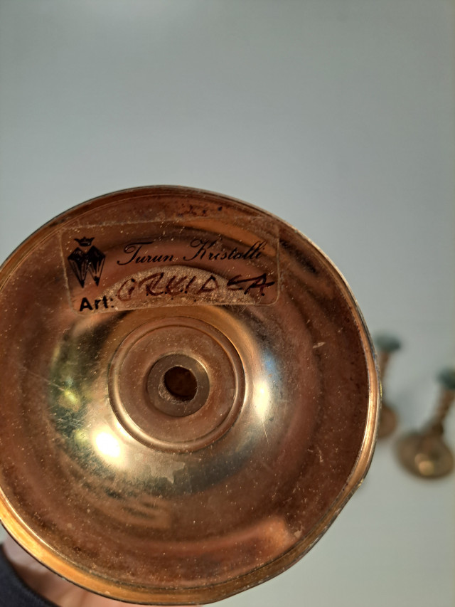 Erilaisia kynttilänjalkoja