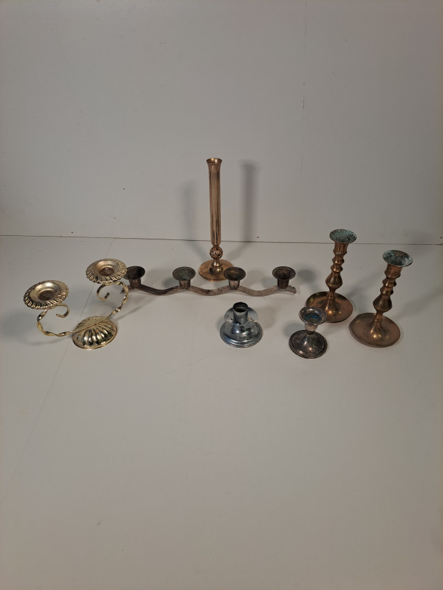 Erilaisia kynttilänjalkoja