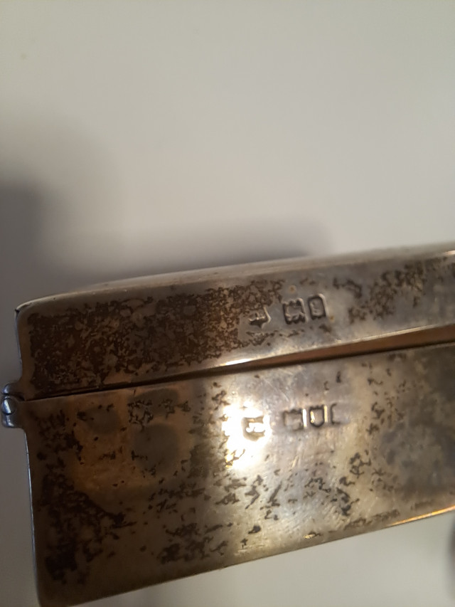 Hopeinen sikarirasia