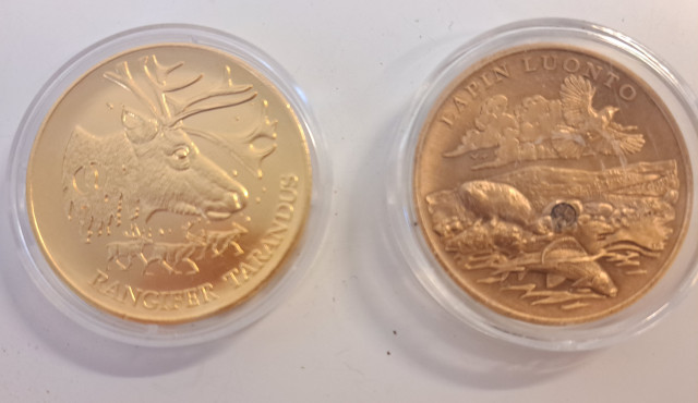 Villi Erämaa keräilymitalit , mukana oikea kultahippu