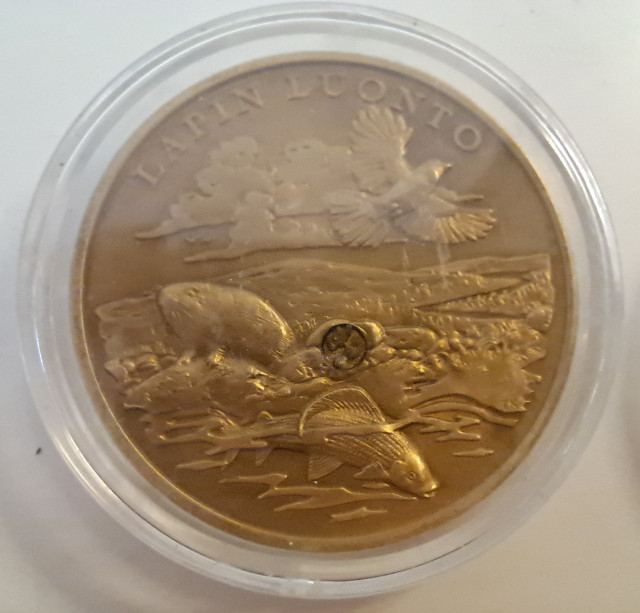 Villi Erämaa keräilymitalit , mukana oikea kultahippu