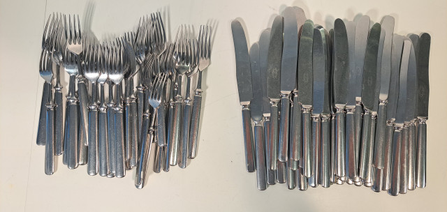 Haarukat 30kpl ja veitset 37kpl Hackman-Sorsakoski