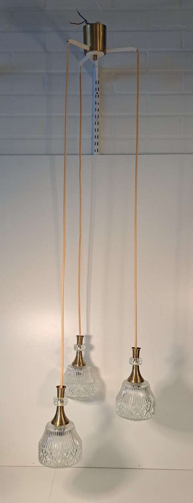 Kattovalaisin lasikuvuilla