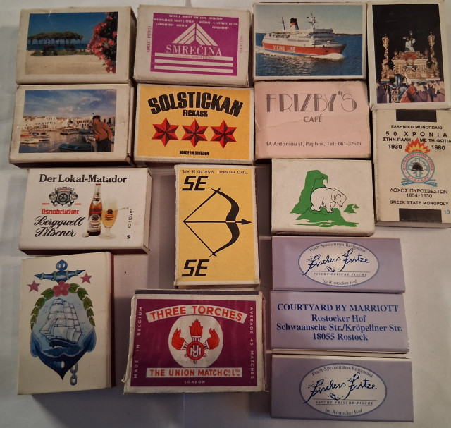 Erä tulitikkurasioita