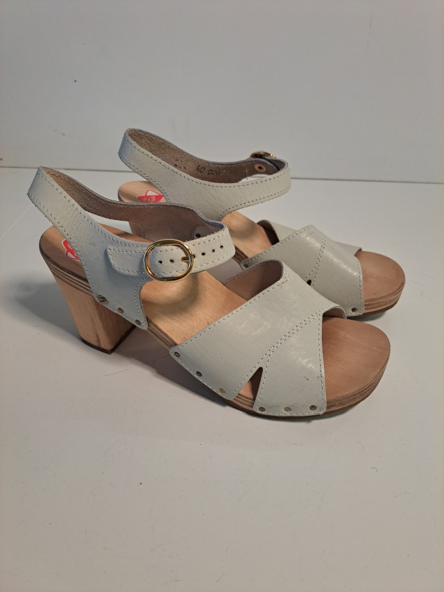 Nahkasandaalit koko 40