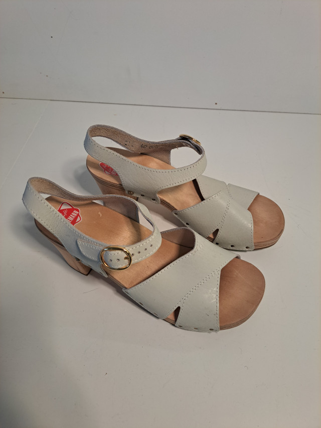 Nahkasandaalit koko 40