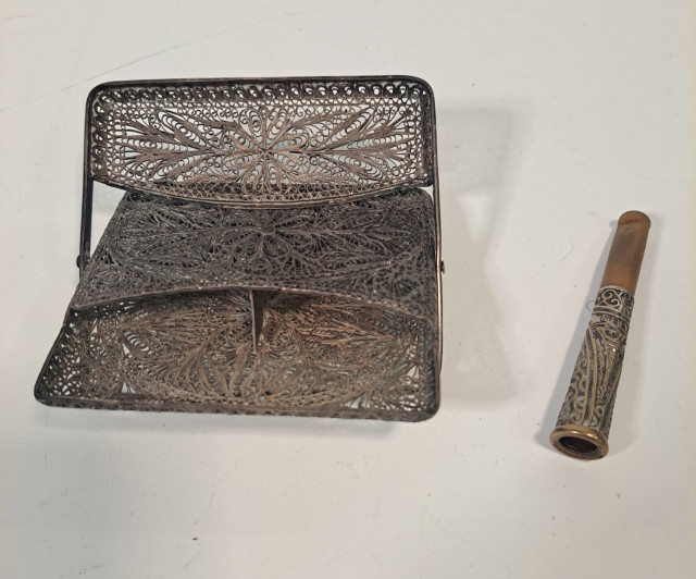 Vintage koristeellinen sikarirasia ja imuke