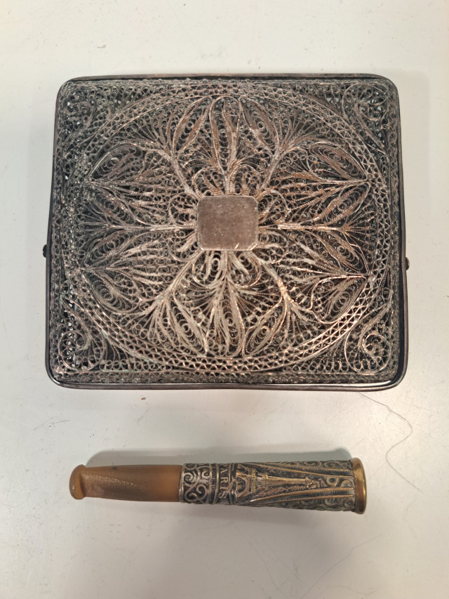 Vintage koristeellinen sikarirasia ja imuke