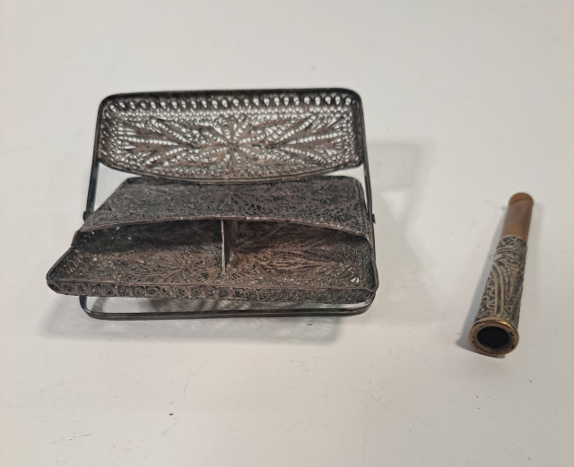 Vintage koristeellinen sikarirasia ja imuke
