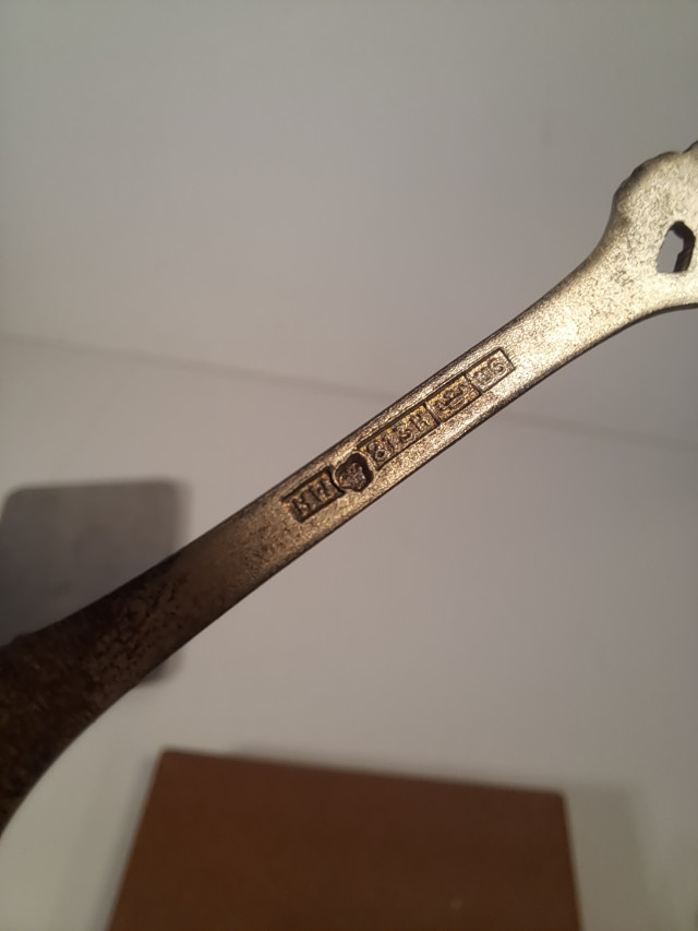 Hopeahaarukka ja alpakkalusikat