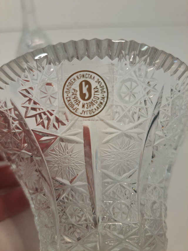 Kristallikello ja pieni kristallilasikulho