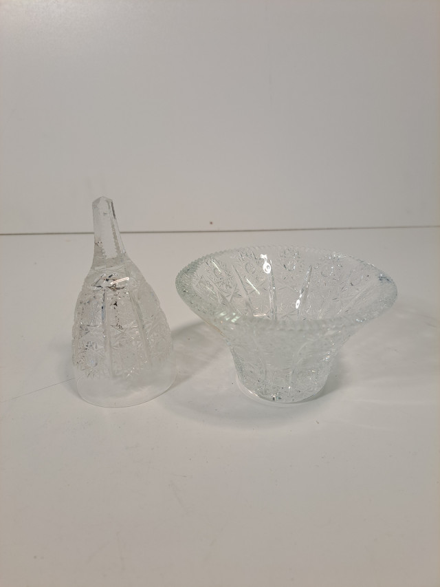 Kristallikello ja pieni kristallilasikulho