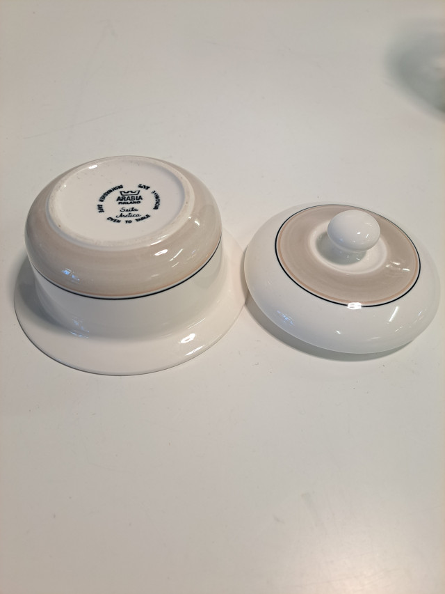 Arabian Seita Arctica pieni uunivuoka kannella