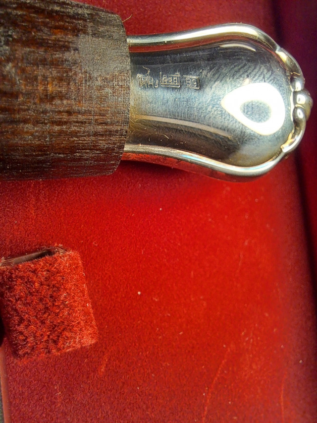 Chippendale hopeinen korkinavaaja