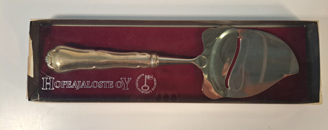 Chippendale hopeinen juustohöylä