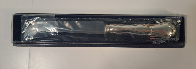 Chippendale hopeinen juustoveitsi