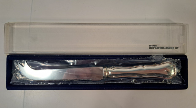 Chippendale hopeinen juustoveitsi