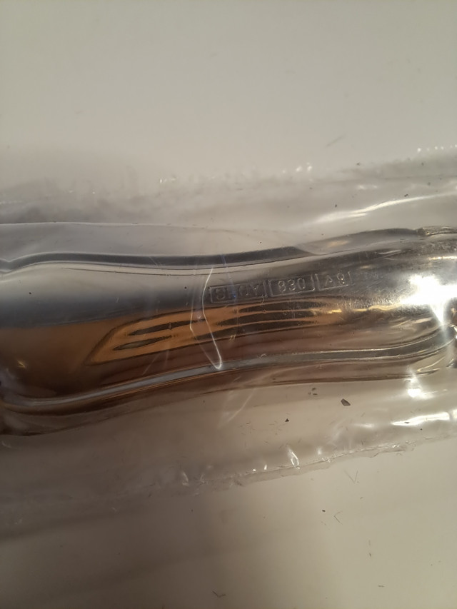 Chippendale hopeinen juustoveitsi