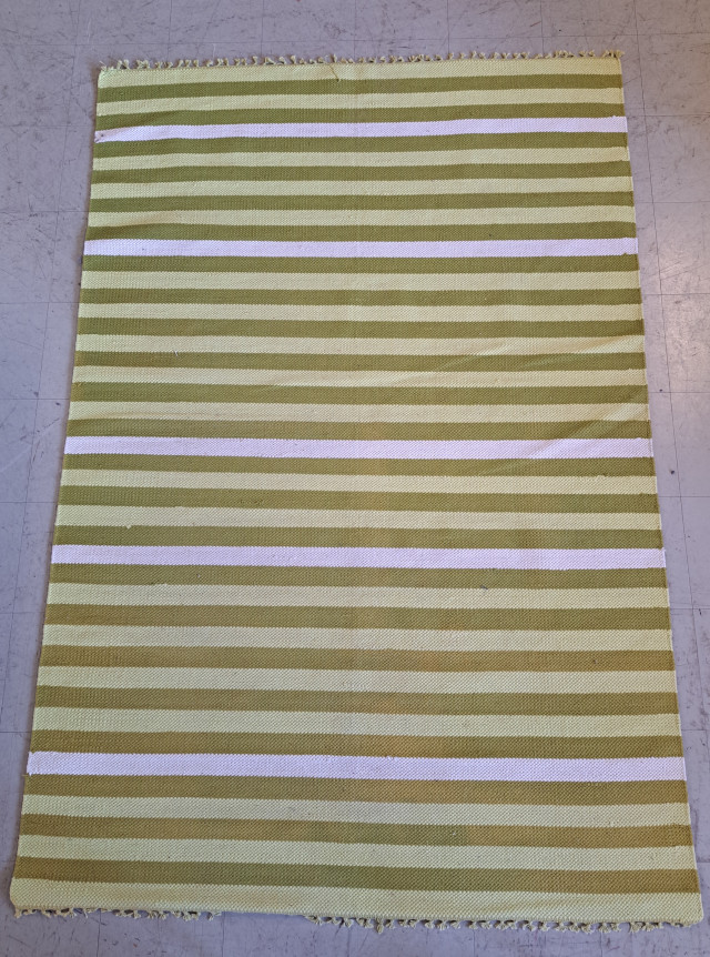 Vihertävä raidallinen räsymatto 204x137