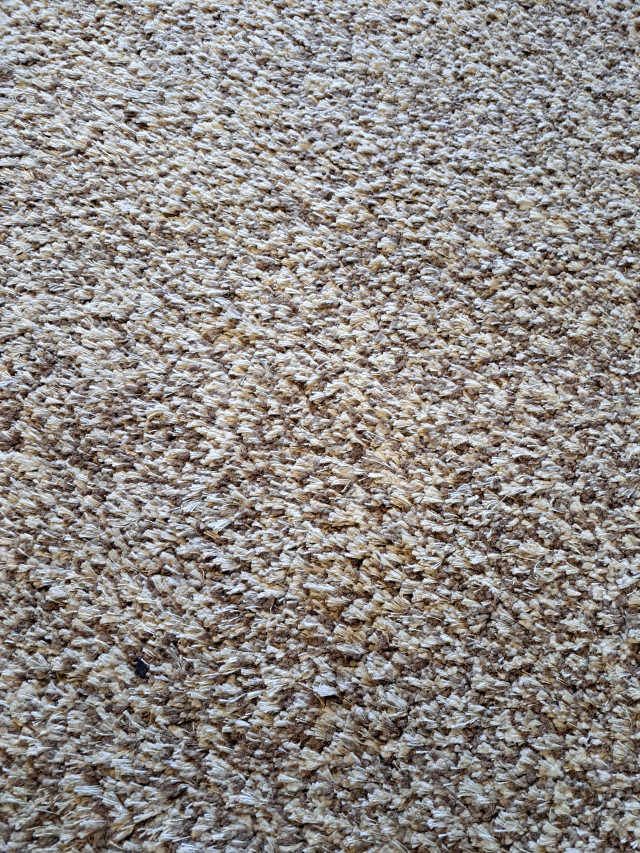 Ruskeasävyinen pyöreä matto halkaisija 2m