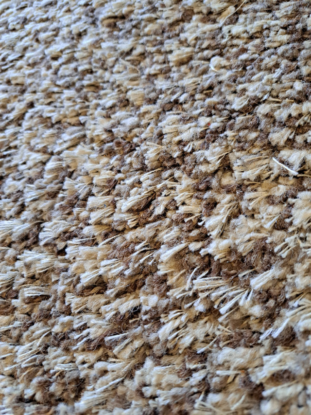 Ruskeasävyinen pyöreä matto halkaisija 2m