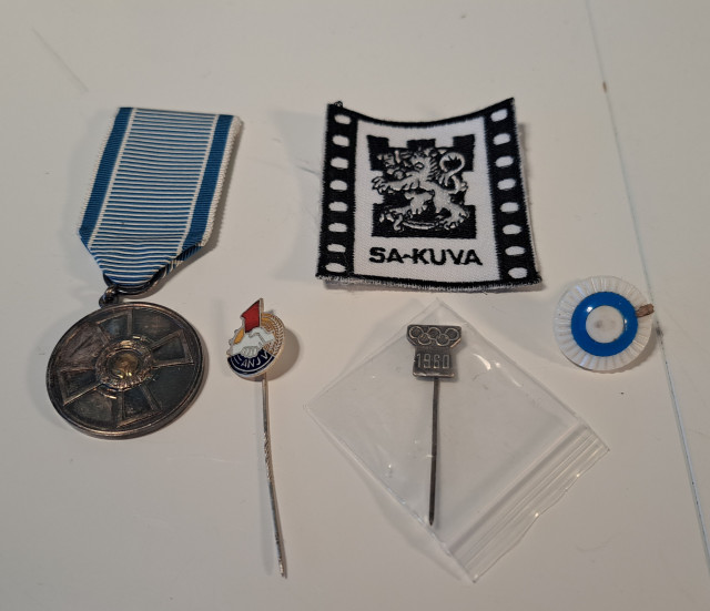 Suomen Urheilu ansiomitali ja erilaisia merkkejä