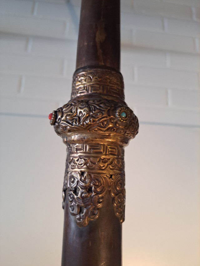 Tiibetiläinen Dungchen-torvi 1900-luvun alkupuolelta